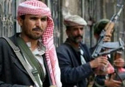 انتشار السلاح بين أهالي تعز ينذر بحرب أهلية